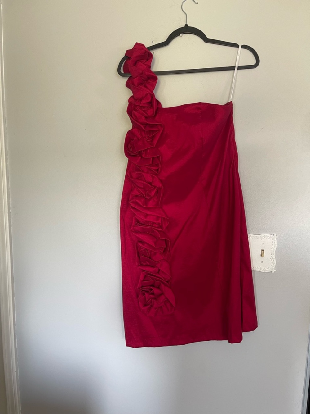 Snap One-Shoulder Ruffle Satin Dress in Red
